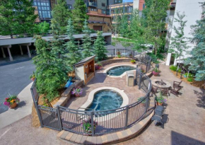 Hot Tub, Deck, Private Washer, Dryer, In Heart of Ski Area Base